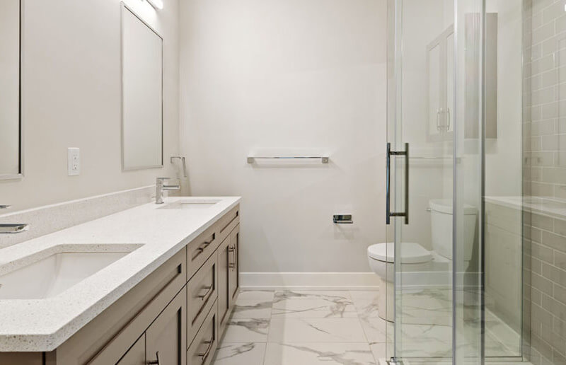 arredare-bagno-lungo-stretto