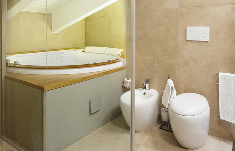 arredare-bagno-lungo-stretto