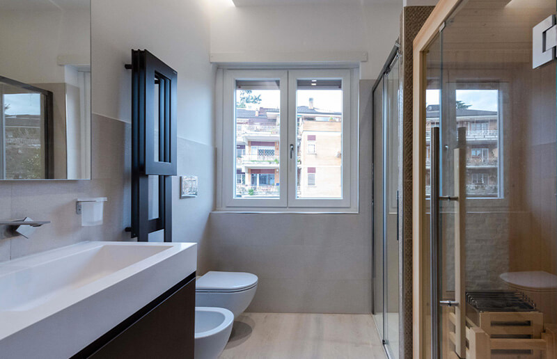 arredare-bagno-lungo-stretto